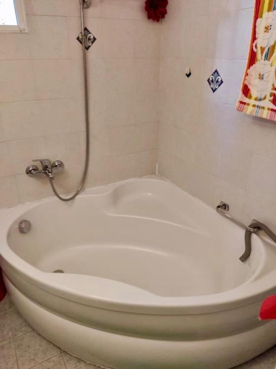 Marys House , Lovely 2-Bedroom Apartment سالونيك المظهر الخارجي الصورة