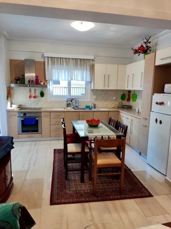 Marys House , Lovely 2-Bedroom Apartment سالونيك المظهر الخارجي الصورة